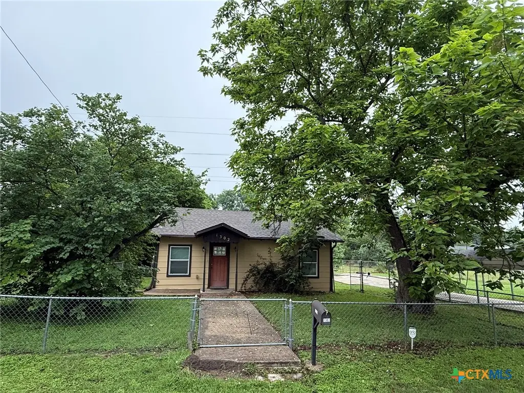 1302 E Avenue F, Temple, TX 76501 - #1
