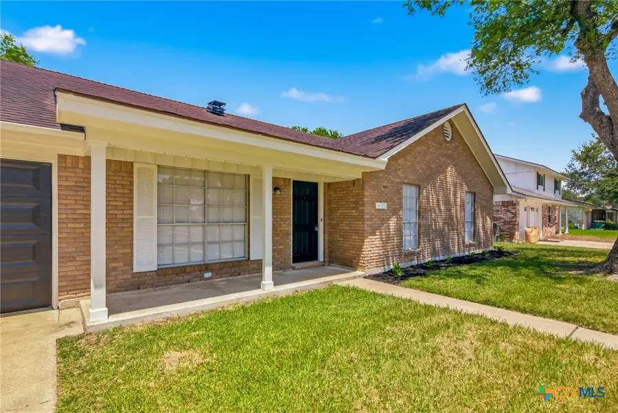 405 Hampshire Street, Victoria, TX 77904 - #2
