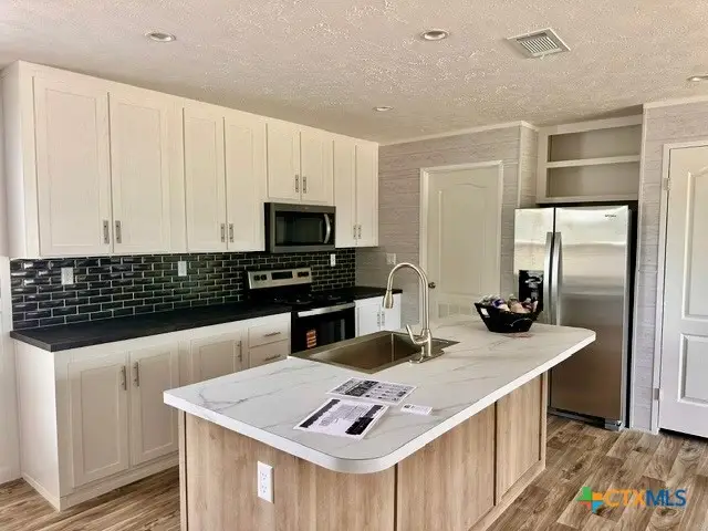 Address Withheld By Seller, Waelder, TX 78959 - #3