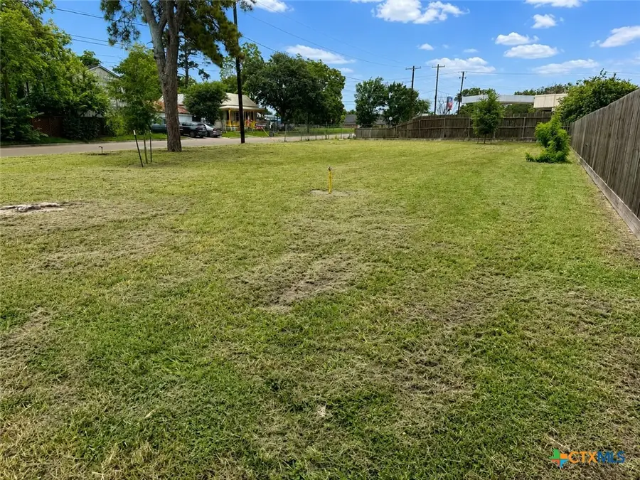 507 E River Street, Victoria, TX 77901 - #3