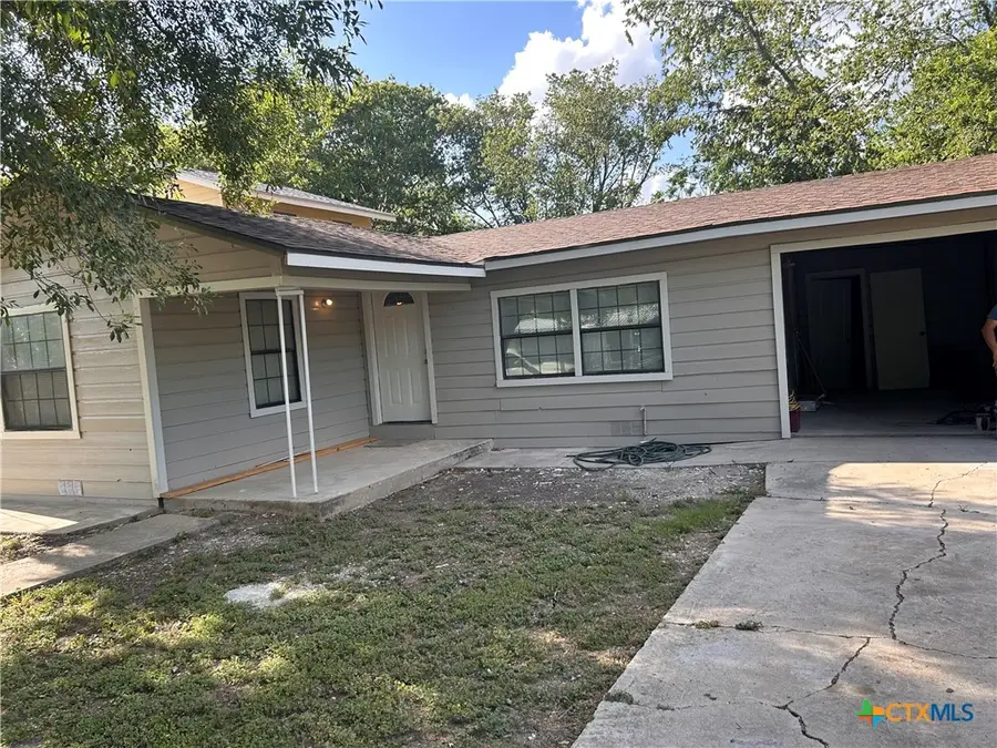 932 Anderson, Seguin, TX 78155 - #2