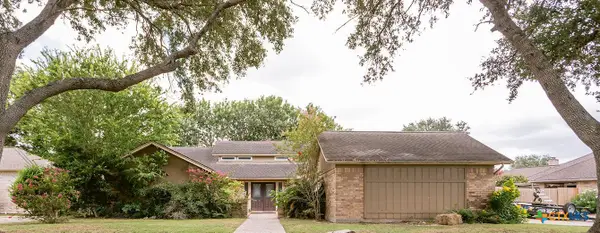 402 Chimney Rock Drive, Victoria, TX 77904