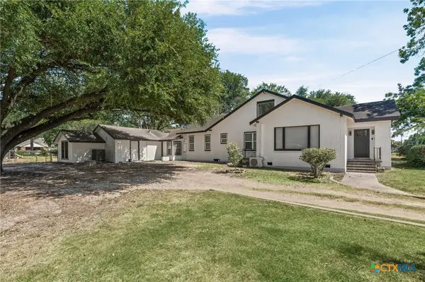 1707 N Travis Avenue, Cameron, TX 76520