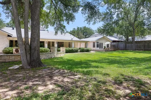 1102 N Avenue F, Elgin, TX 78621