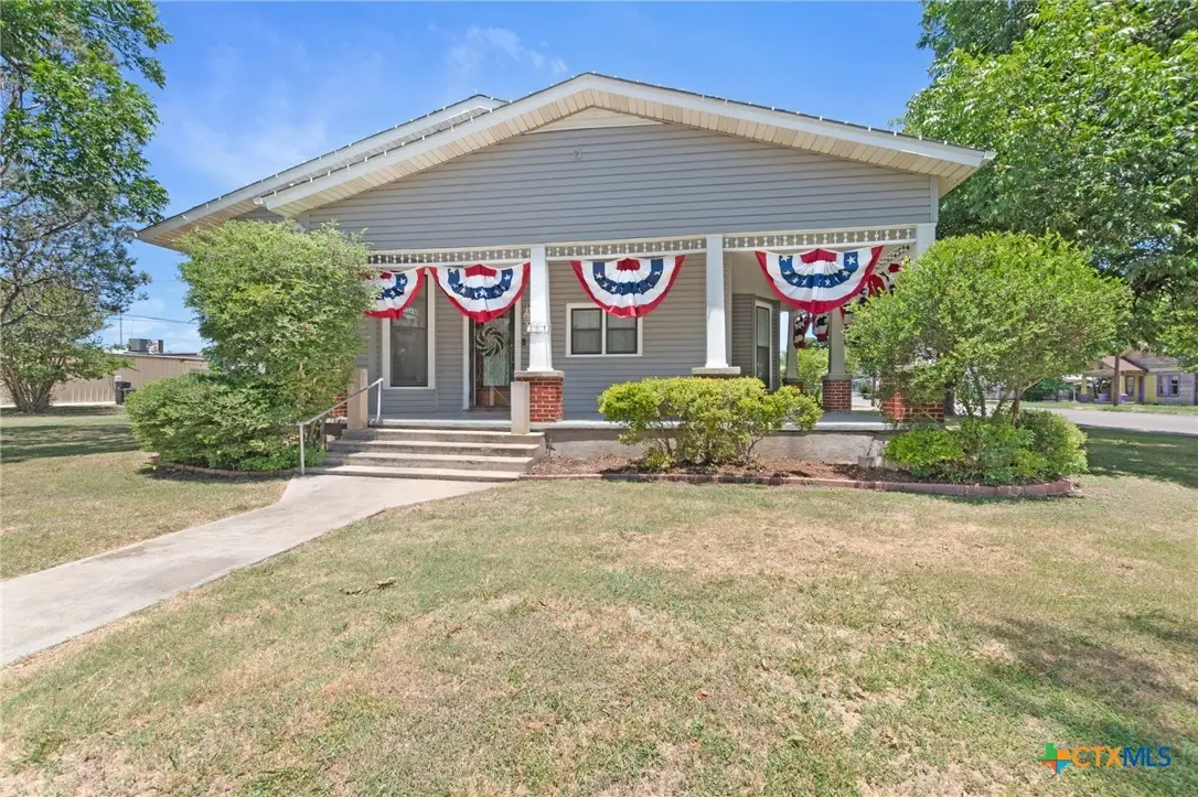 107 E 2nd Street, Lampasas, TX 76550 - #1