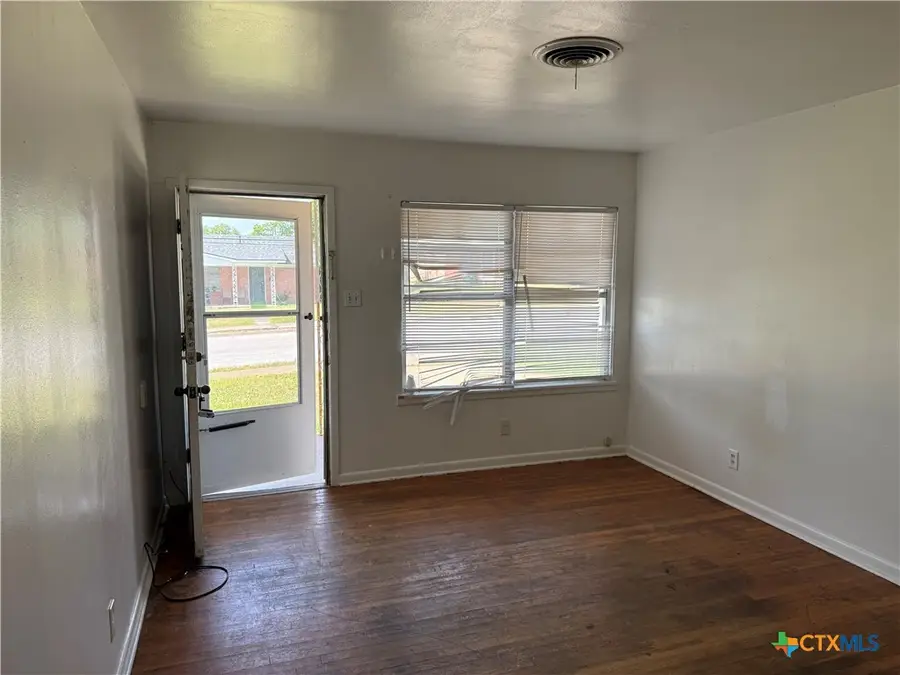 111 W Vardeman Avenue, Killeen, TX 76541 - #3
