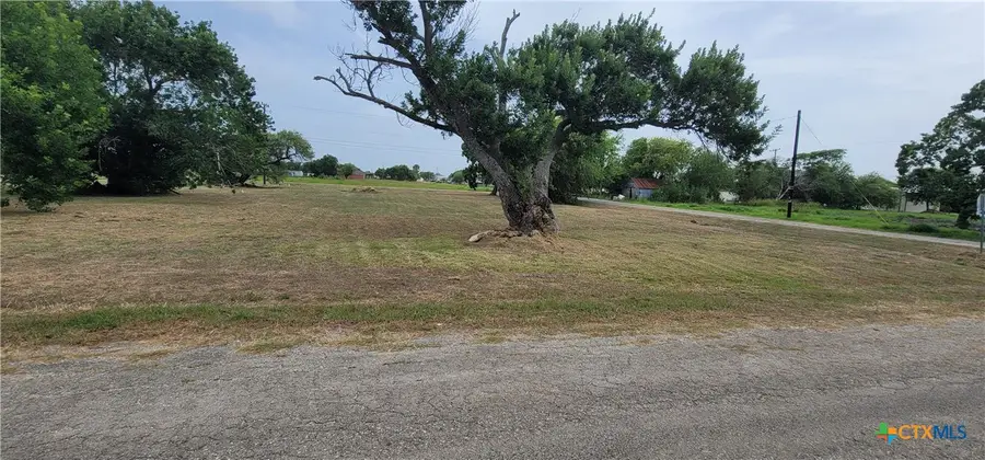 509 W Houston Avenue, Seadrift, TX 77983 - #2