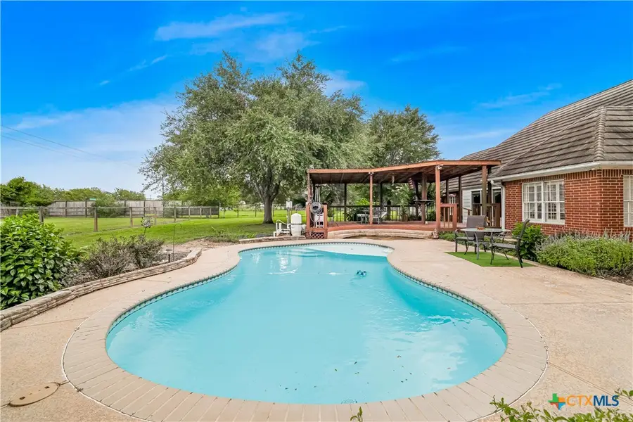 80 Hunters Way, Victoria, TX 77904 - #2
