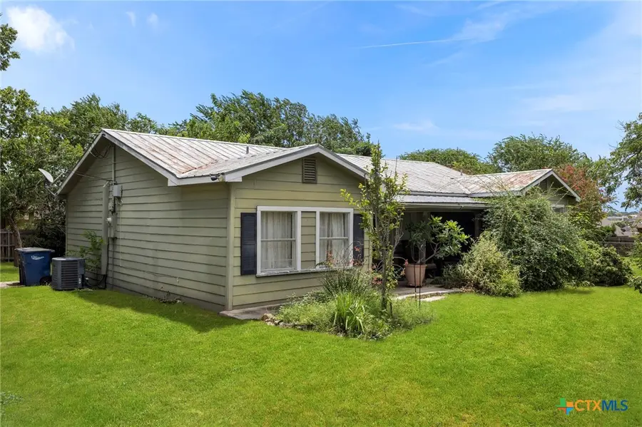 1521 S Mesquite Avenue, New Braunfels, TX 78130 - #2