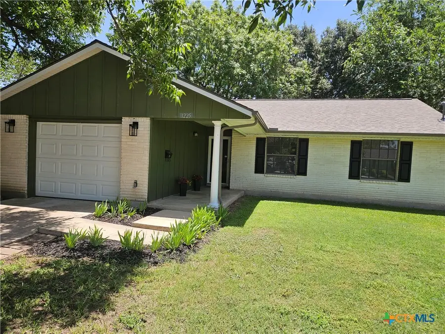 1225 W Coll Street, New Braunfels, TX 78130 - #2