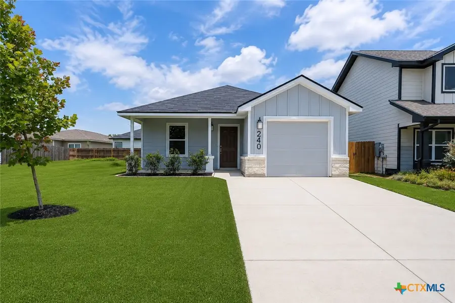 240 West Martindale, Seguin, TX 78155 - #3