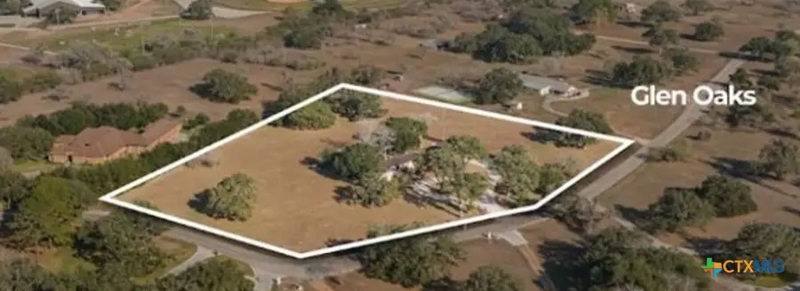 404 Glen Oaks Ln, Cuero, TX 77954 - #2