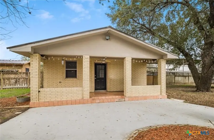 404 Glen Oaks Ln, Cuero, TX 77954 - #3