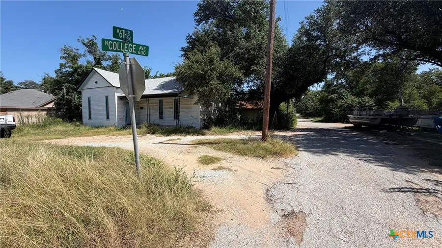 500 6th Street, Cameron, TX 76520 - #3