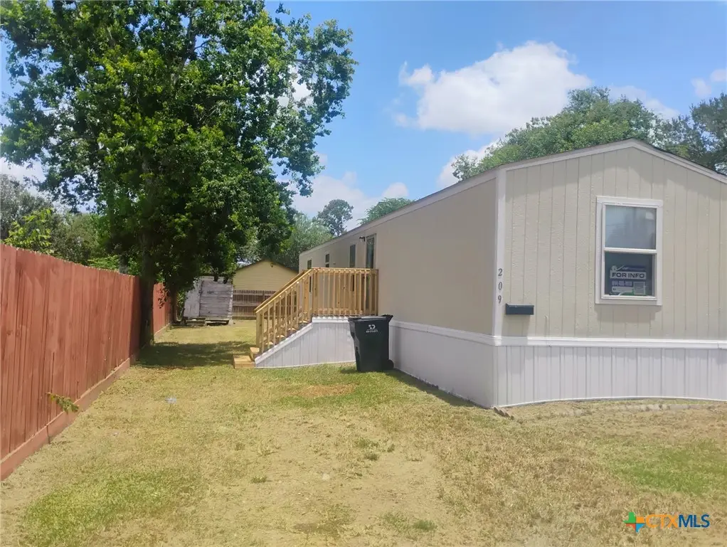 209 Olive, El Campo, TX 77437 - #1