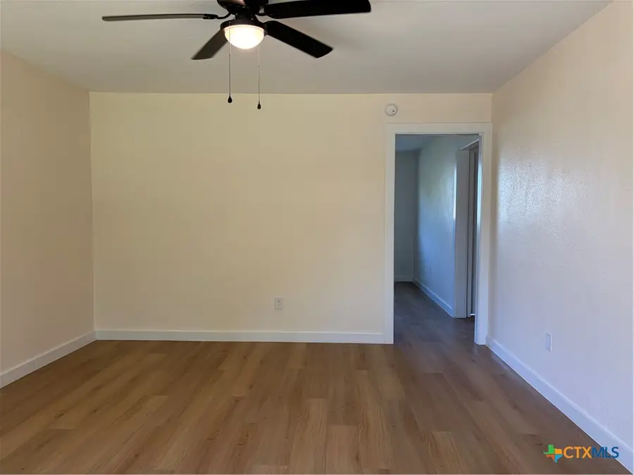 706 W Avenue E, Copperas Cove, TX 76522 - #3