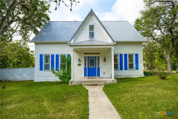 1322 N Avenue F #A, Shiner, TX 77984