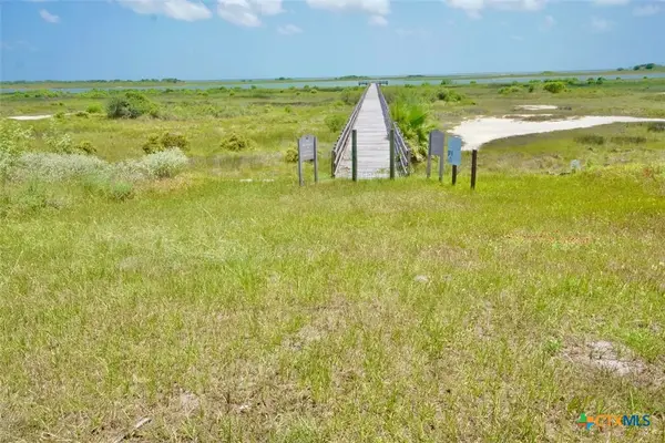 L 135 E Burgundy Bay, Port O'Connor, TX 77982