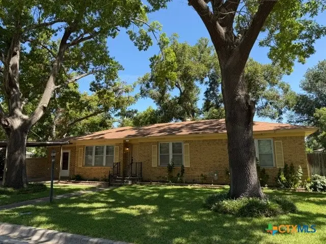 802 E 14th St, Cameron, TX 76520 - #2