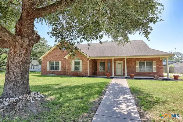 417 S Main Street, Hallettsville, TX 77964