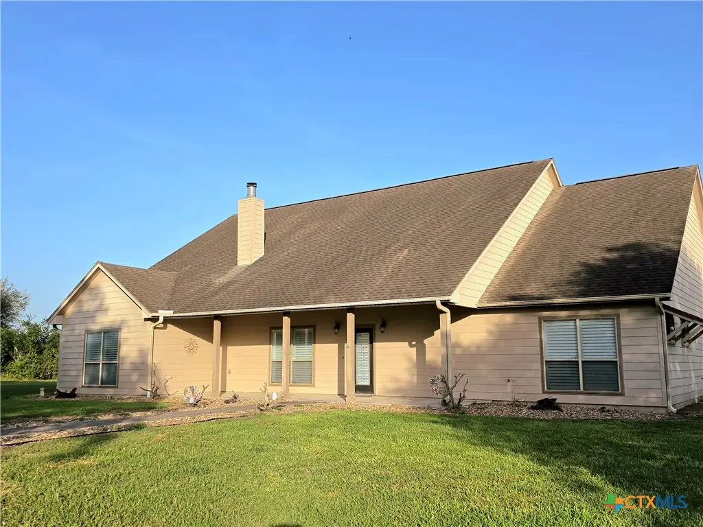 565 E Ward Street, Goliad, TX 77963 - #1