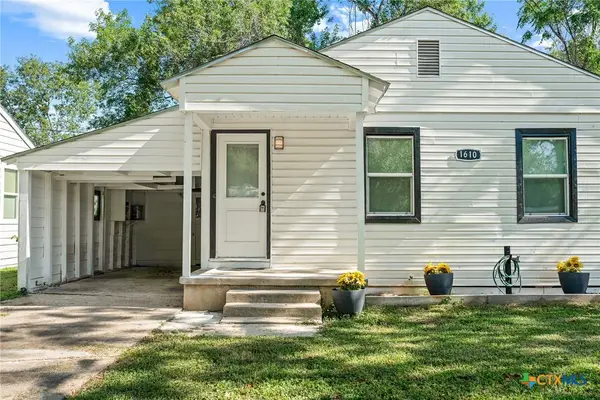1610 E Rosebud Avenue, Victoria, TX 77901