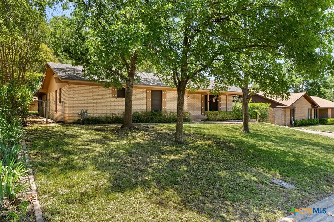 303 E 20th Avenue, Belton, TX 76513 - #1