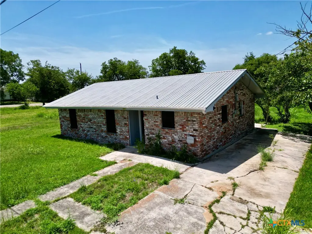 209 Prairie Avenue, Rogers, TX 76569 - #1