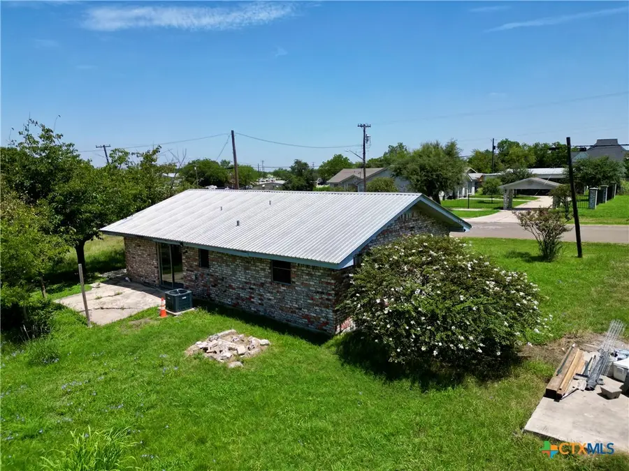 209 Prairie Avenue, Rogers, TX 76569 - #2