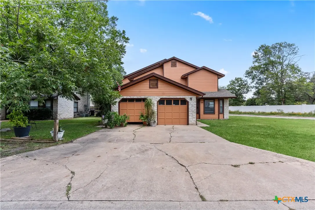 108 Leona Street, Lockhart, TX 78644 - #1