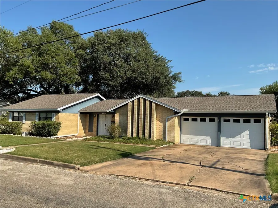 104 Hessler Drive, Hallettsville, TX 77964 - #2