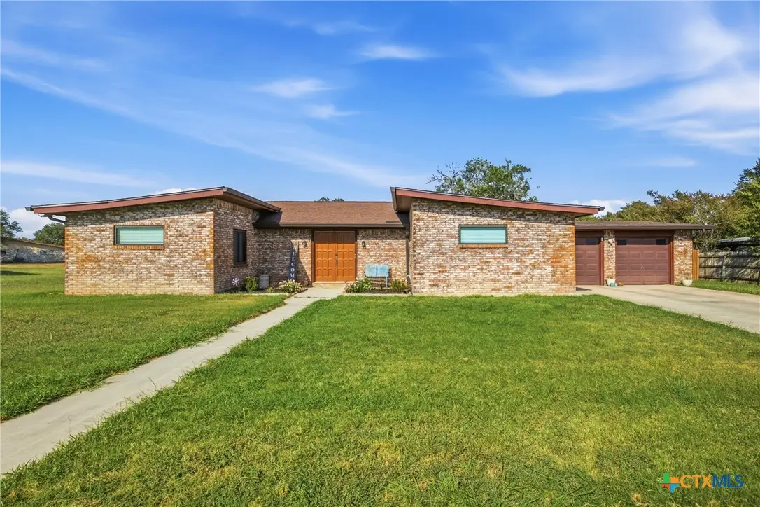 1304 Walker Street, Gonzales, TX 78629 - #1