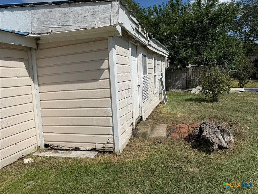 415 S Virginia Street, Port Lavaca, TX 77979 - #2