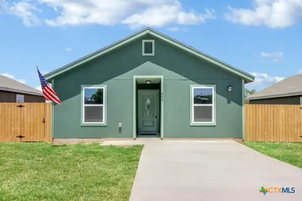 806 E 6th Street, Nixon, TX 78140