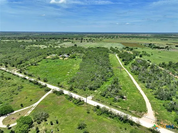501 County Road 477, Stockdale, TX 78160