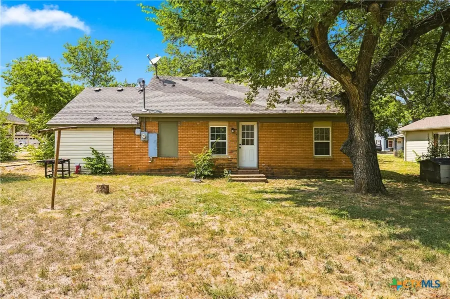 1126 W 7th Street, McGregor, TX 76657 - #2