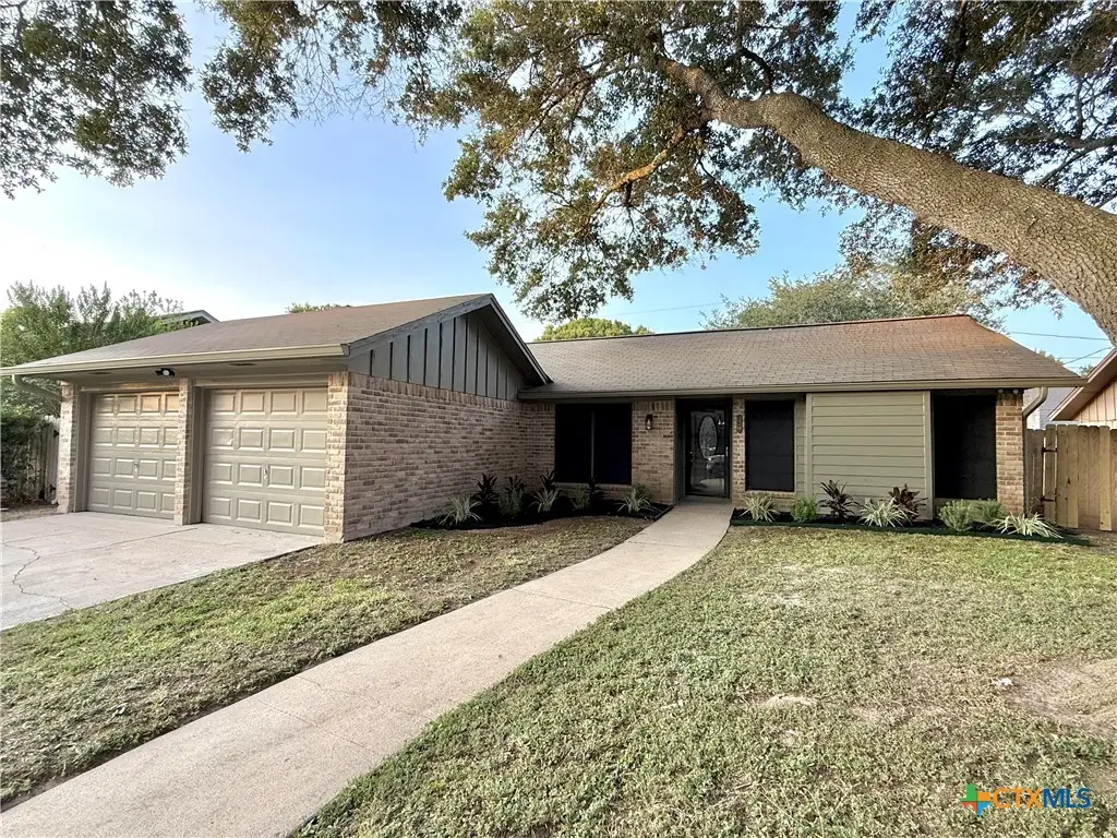220 Navajo Drive, Victoria, TX 77904 - #1