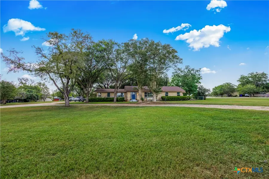 105 S Us Highway 77a, Yoakum, TX 77995 - #2