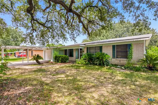 2302 E Rosebud Avenue, Victoria, TX 77901