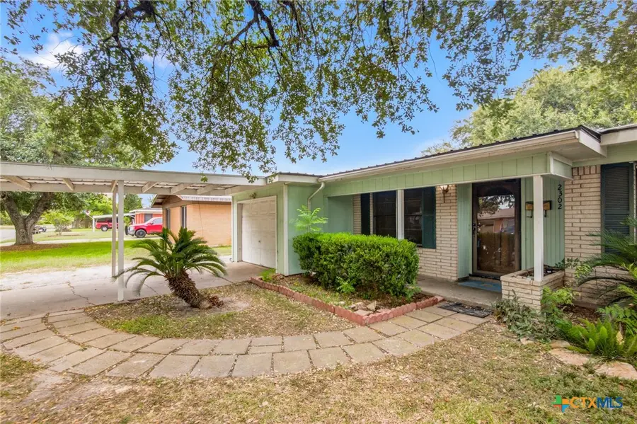 2302 E Rosebud Avenue, Victoria, TX 77901 - #2