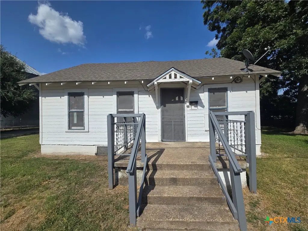 320 Commerce Street, Marlin, TX 76661 - #1