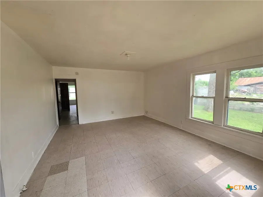 320 Commerce Street, Marlin, TX 76661 - #3