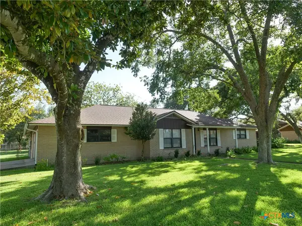 1209 E Morgan, Cuero, TX 77954