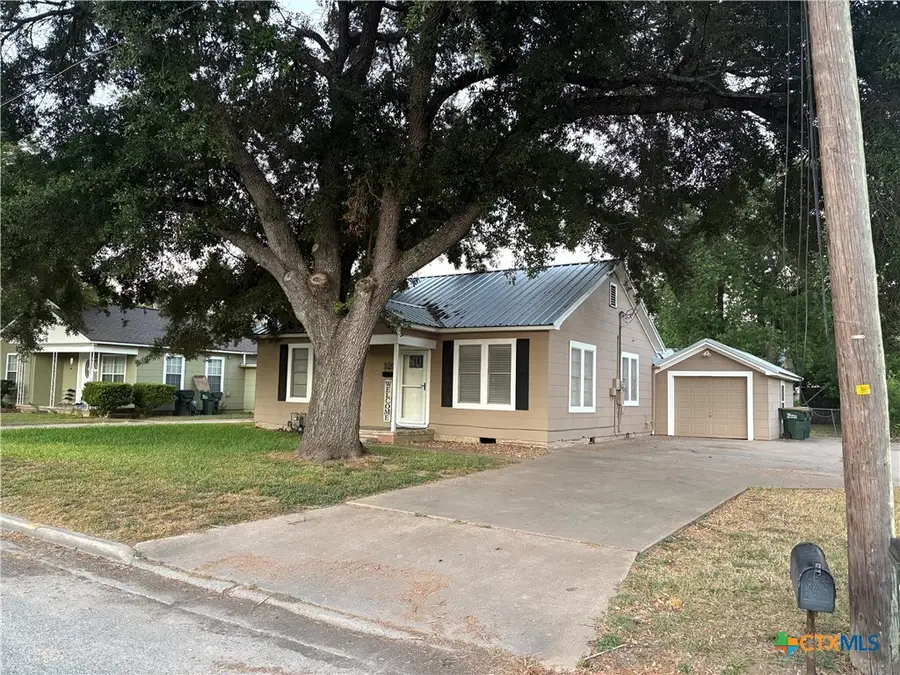 326 S Texana Street, Hallettsville, TX 77964 - #2