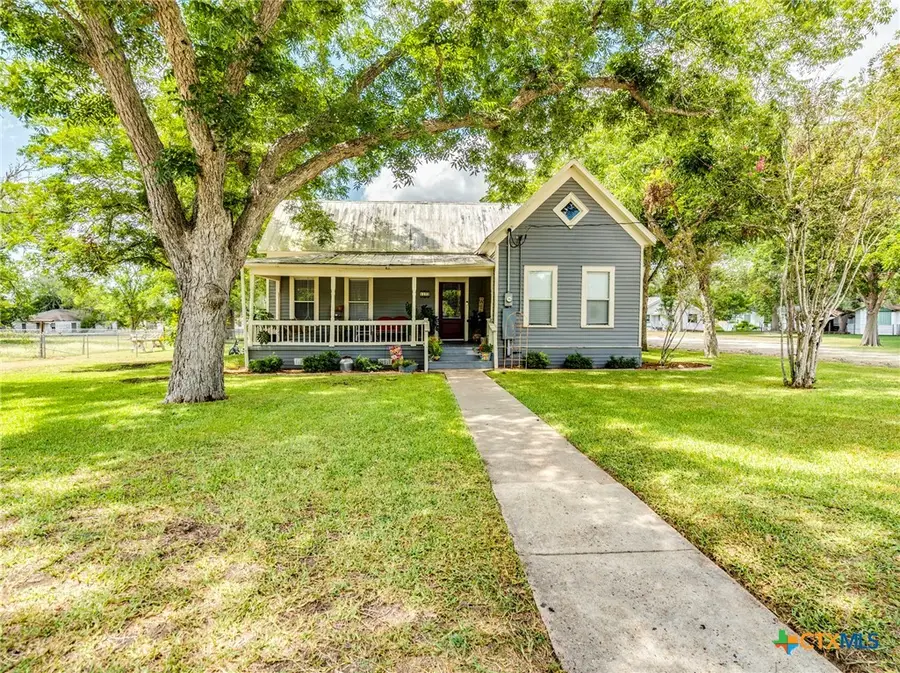 1122 N Avenue H, Shiner, TX 77984 - #2