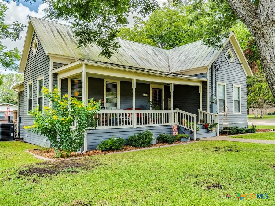 1122 N Avenue H, Shiner, TX 77984 - #3