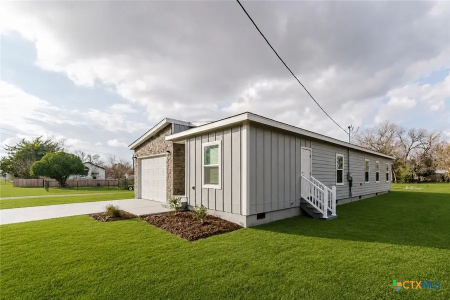 404 Bridge Street, Cuero, TX 77954 - #2