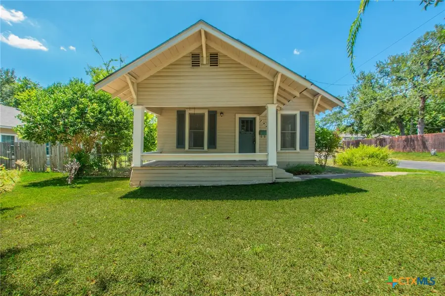 738 N Wall Street, Belton, TX 76513 - #2