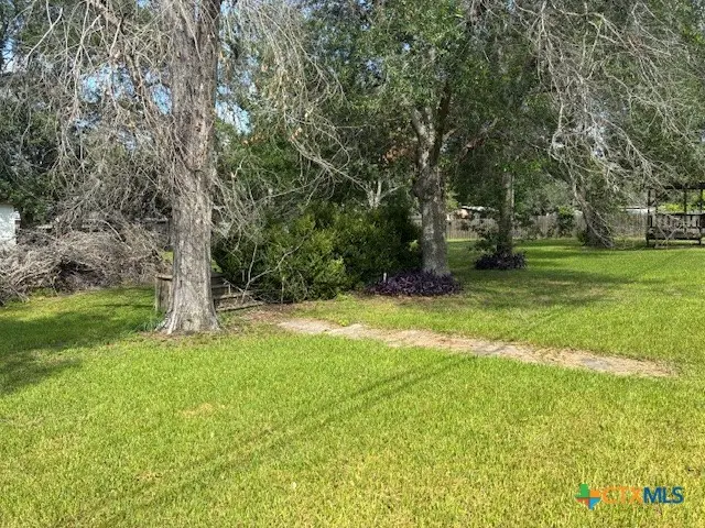 704,706 Walnut Street, Yoakum, TX 77995 - #3