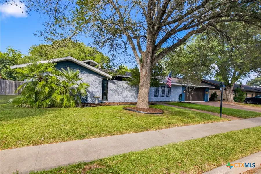 413 Salisbury Lane, Victoria, TX 77904 - #2